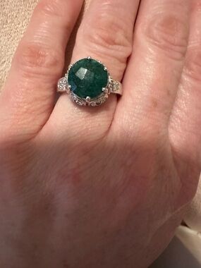 Lady’s beautiful silver vintage style Emerald and Diamond melee Ring